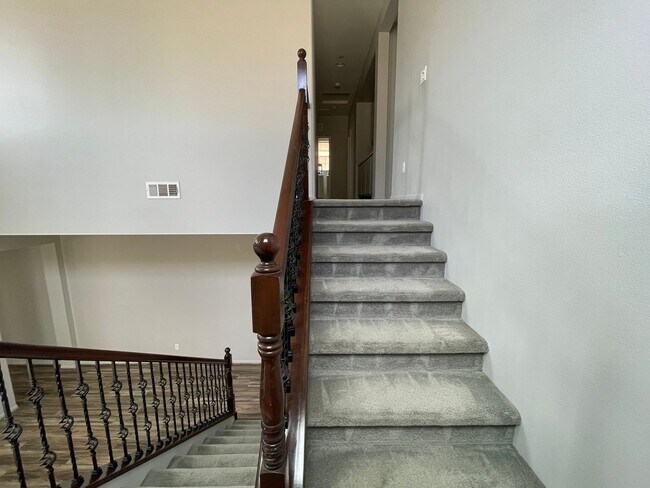Building Photo - Spacious Chula Vista Home | 2 Car Garage | Pools, Gym & Tennis Courts