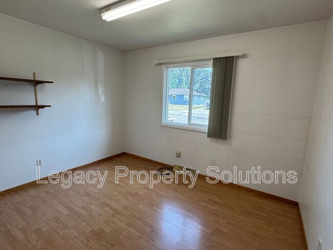 Building Photo - 2106 Assumption Dr