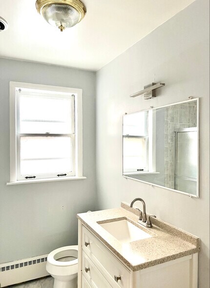 Building Photo - 2623 W Berwyn Ave
