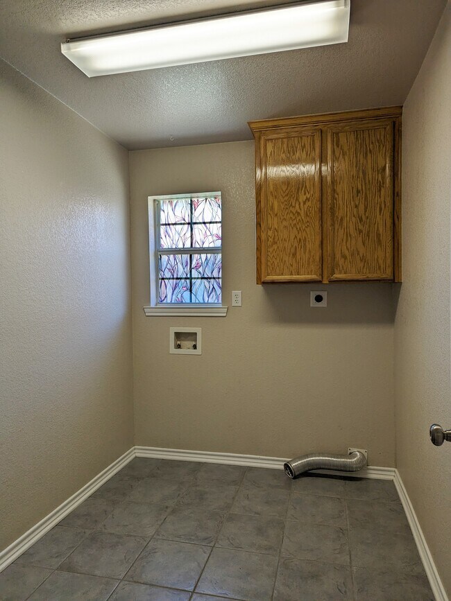 Building Photo - 521 Mustang Trail
