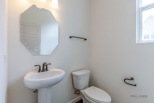 Building Photo - 157 Yorktown Ct