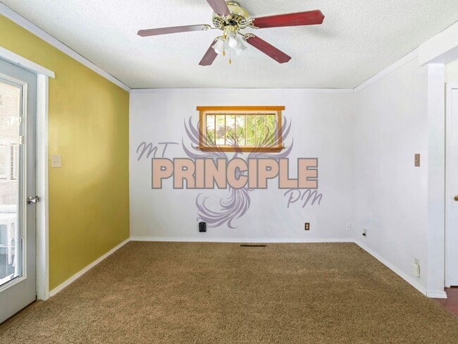 Building Photo - Charming Bungalow Downtown