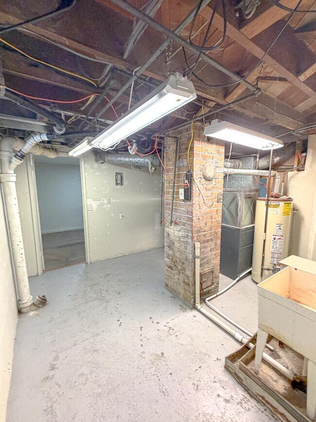 Building Photo - 220 8th St