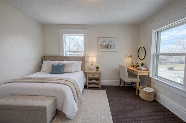 Building Photo - Charming Multi-Level Akron Home with Huge Living Room & Updated Siding