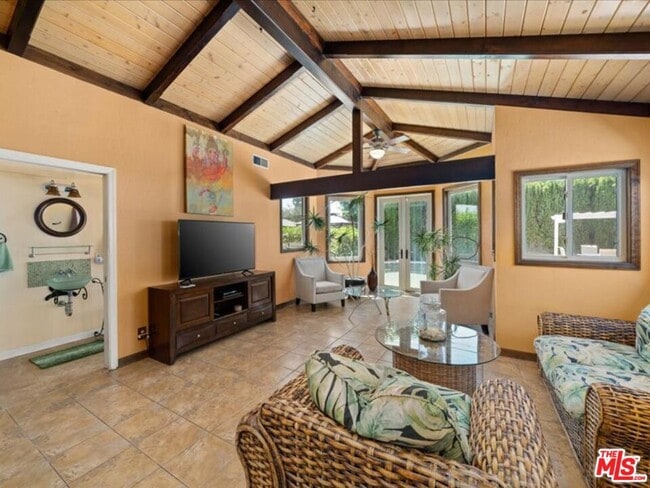 Building Photo - 14552 Hesby St