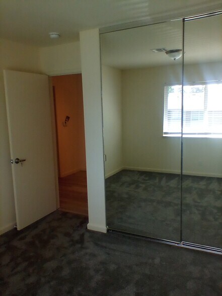 Building Photo - 400 Corcoran Ave