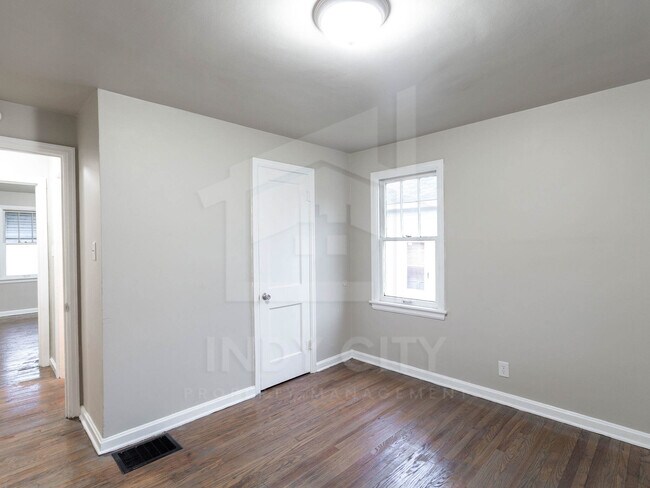 Building Photo - 610 S Sherman Dr