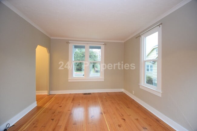 Building Photo - Charming Home in the Heart of Oregon City