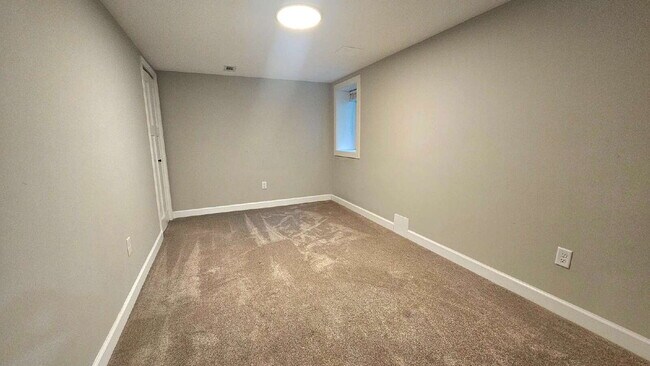 Building Photo - Amazing 4-Bedroom Retreat with 2 Full Baths and 2400 Sq Ft of Space in Minneapolis.
