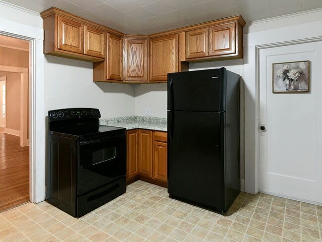 Building Photo - Beautifully Remodeled 2 Bedroom Craftsman Home near Downtown Auburn