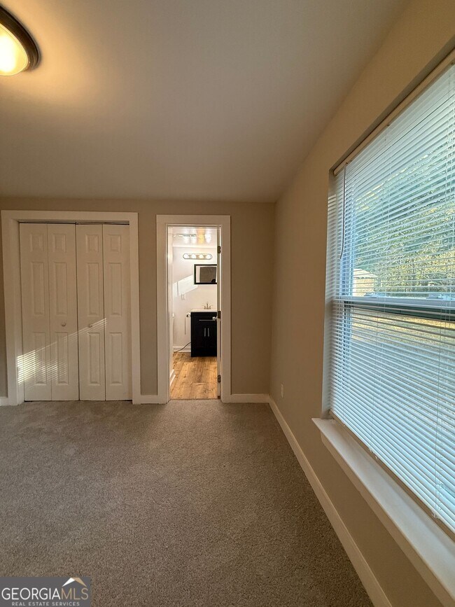 Building Photo - 221 Sheppard Pl