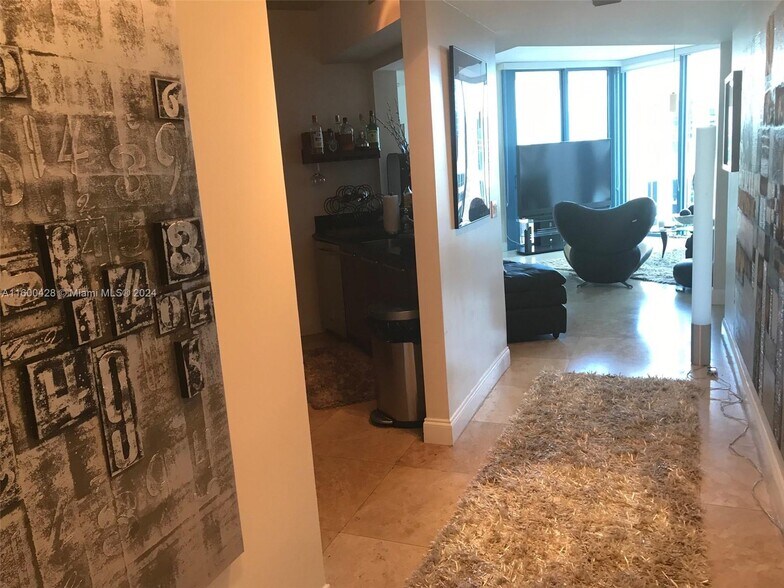 Building Photo - 333 Las Olas Way