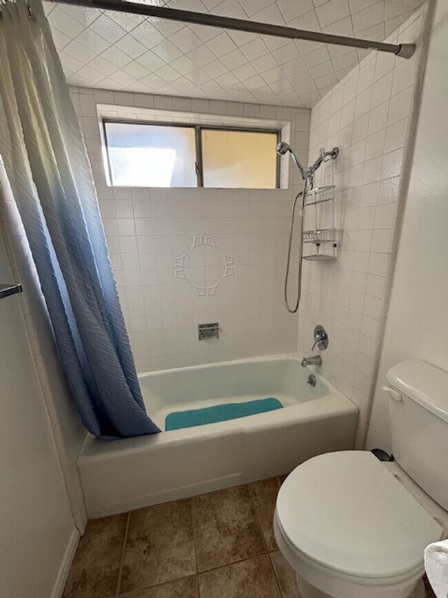 Building Photo - Very Clean Condo in Kern City!  2 Bedrooms...