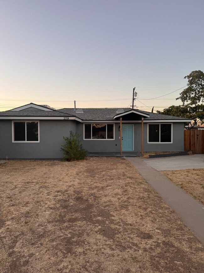 Building Photo - Single Family Home