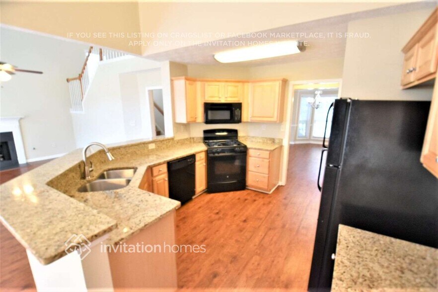 Building Photo - 1500 Farmlake Dr SE