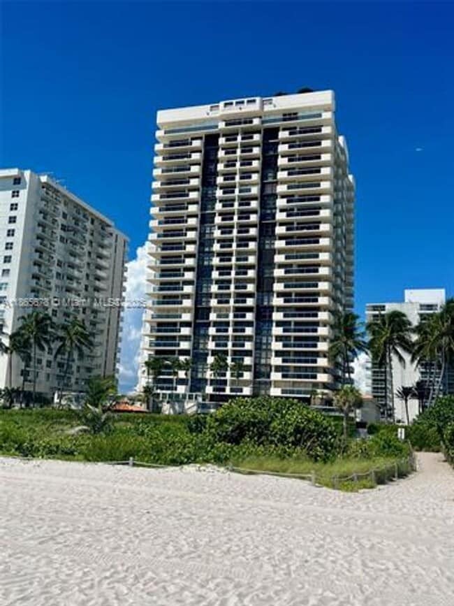 Building Photo - 5757 Collins Ave