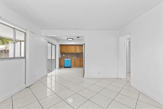 Building Photo - 5410 SW 43rd Terrace