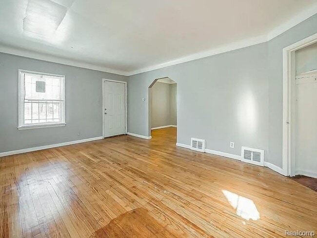 Building Photo - 9744 Lakepointe St