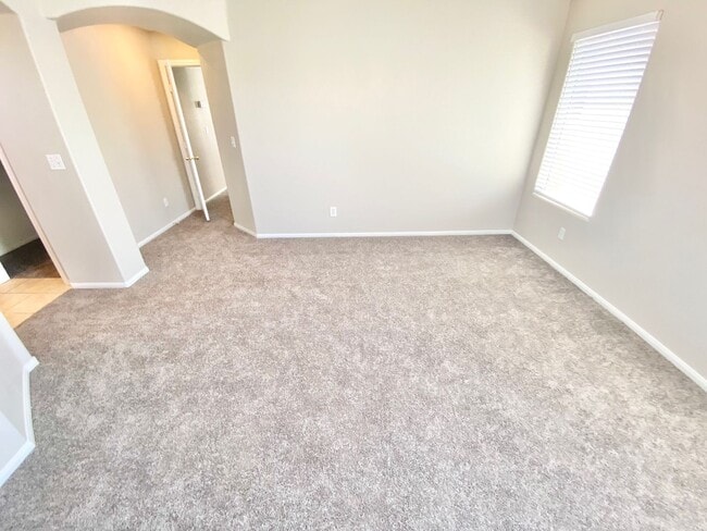 Building Photo - BEAUTIFUL 3 BEDROOMS 2.5 BATHS 2 STORY SINGLE FAMILY HOME WITH 2 CAR GARAGE