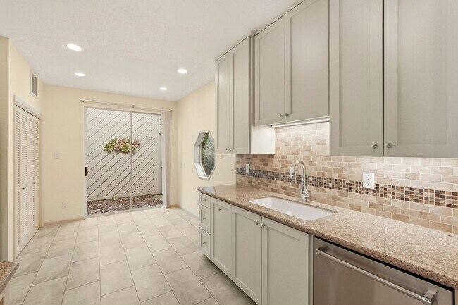 Building Photo - 10125 Valley Forge Dr