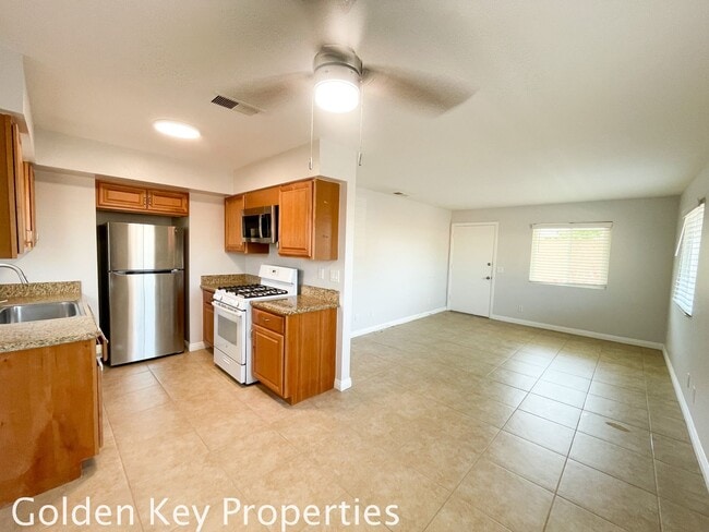 Building Photo - Beautifully Updated 2 Bedroom in Prime Carlsbad Village Location!