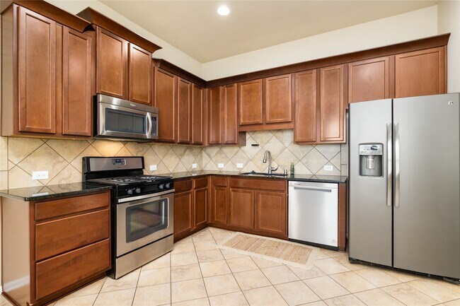 Building Photo - 9420 Savannah Holly Dr