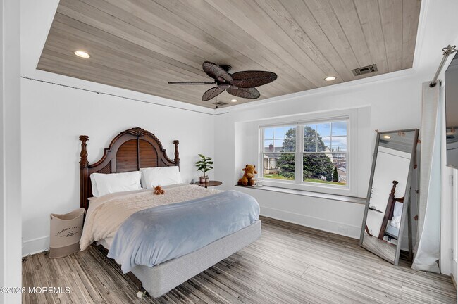 Building Photo - 18 Culebra Ave