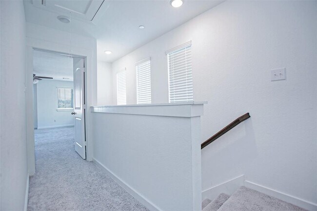 Building Photo - 2234 Memory Oaks Dr