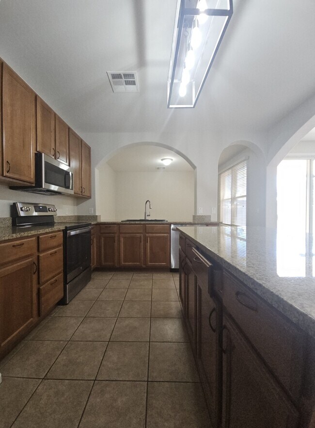 Building Photo - MOVE-IN READY HOME IN COOLEY STATION!