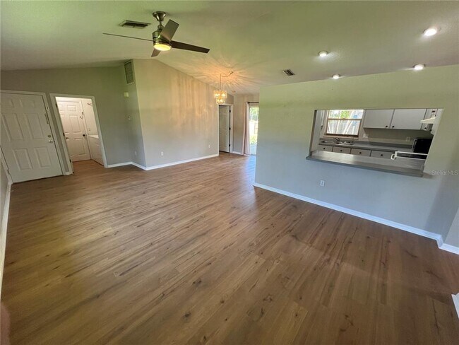 Building Photo - 2426 Seagull Ln