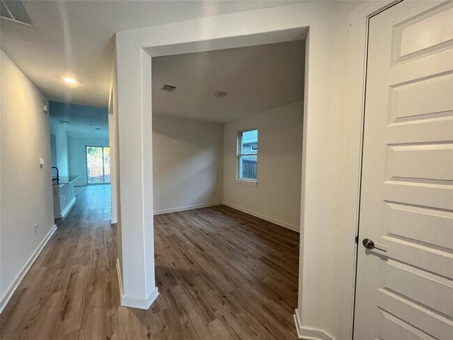 Building Photo - 2012 Bobtail Pass