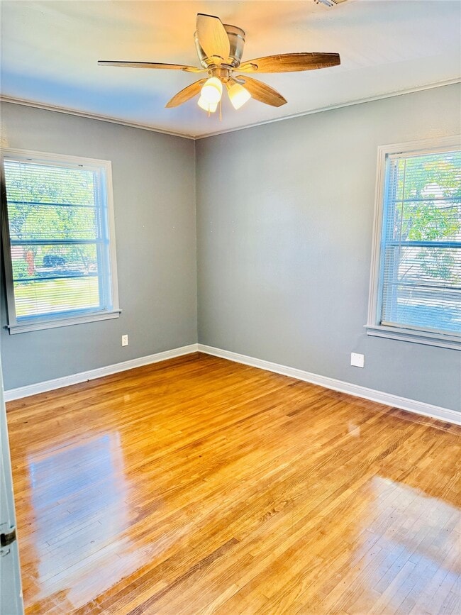 Building Photo - 2027 Sheridan St