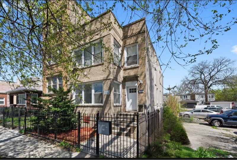 Primary Photo - 411 N Hamlin Ave