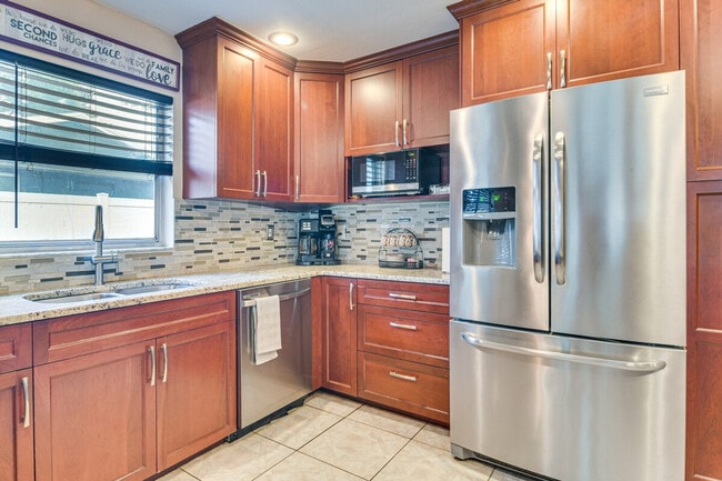 Building Photo - 2843 Meadow Wood Dr