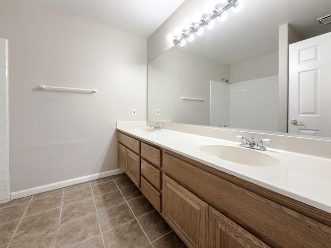 Building Photo - 4 BEDROOM / 3 CAR GARAGE MURRIETA HOME FOR...