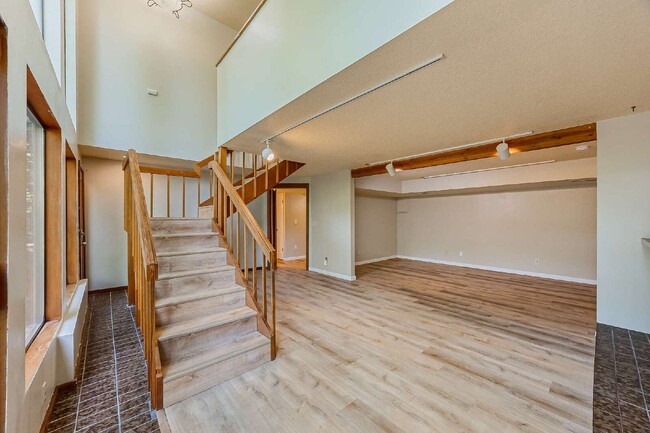 Building Photo - Five-bedroom in Kent, Scenic Hill Neighbor...