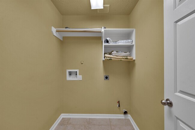 Building Photo - 7 S Hawthorne Hollow Cir