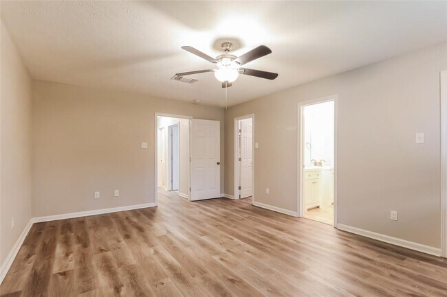 Building Photo - 3810 Birch Villa Dr