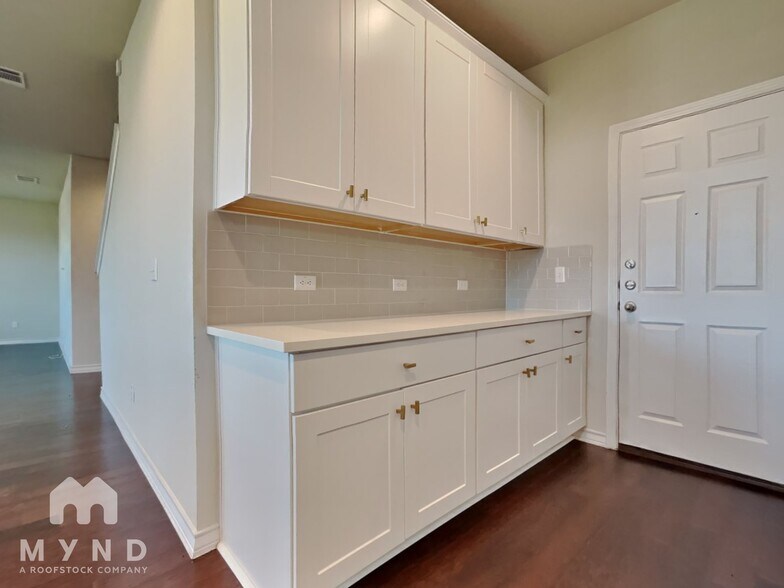 Building Photo - 3801 Soft Shore Ln