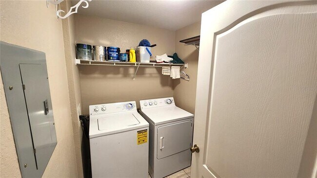 Building Photo - 4106 Central Sarasota Pkwy