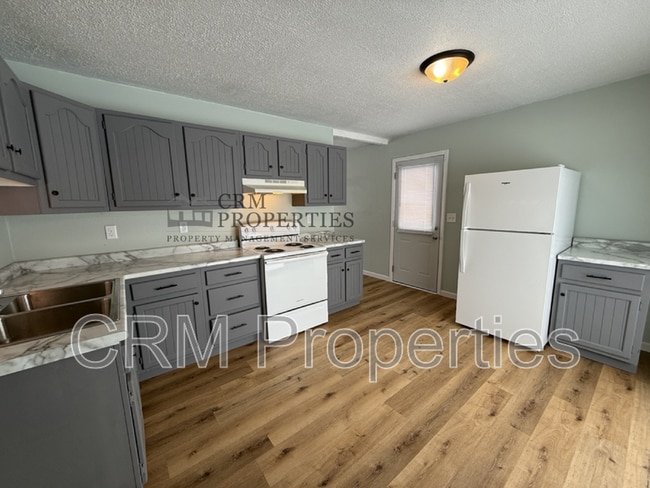 Building Photo - 800 Maumee Dr