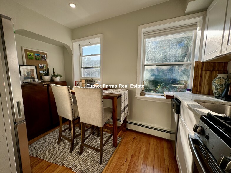 Building Photo - 91 Hudson St