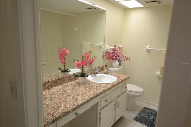 Building Photo - 226 Woodlake Wynde