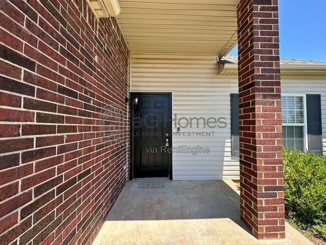 Building Photo - 5925 SE 69th St