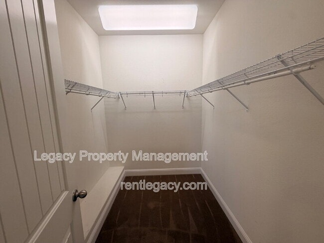 Building Photo - 3224 La Paz Dr