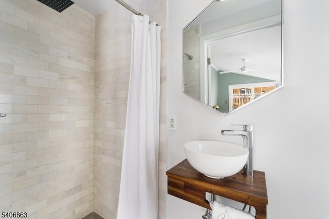 Building Photo - 11 Longview Trail E