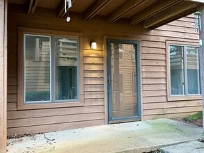 Building Photo - First Floor 2 bedroom condo