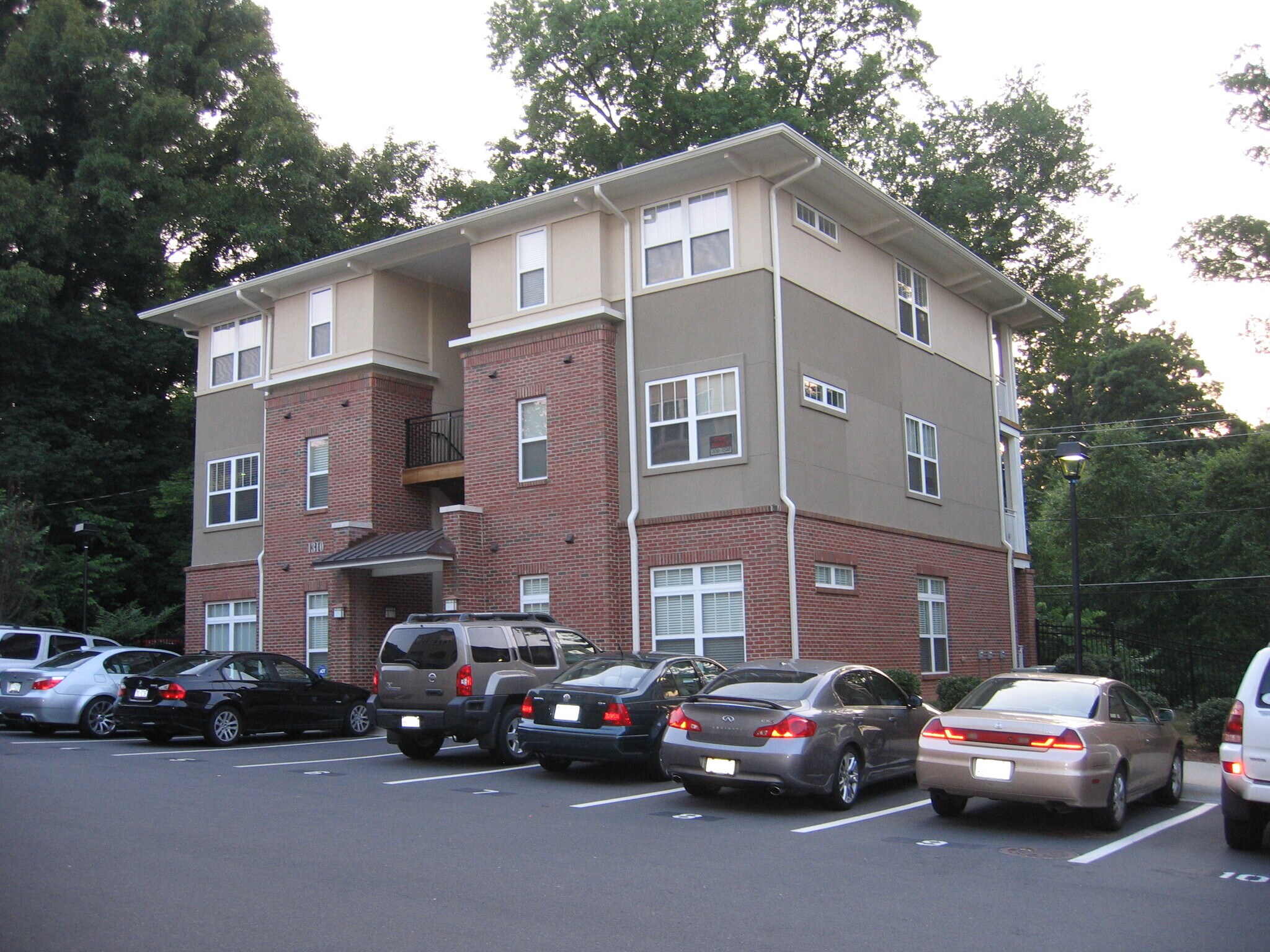 Building Photo - 1310 Kenilworth Ave