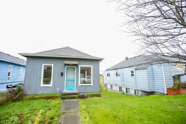 Building Photo - Charming 2 Bedroom 1 Bath Home - Downtown Everett