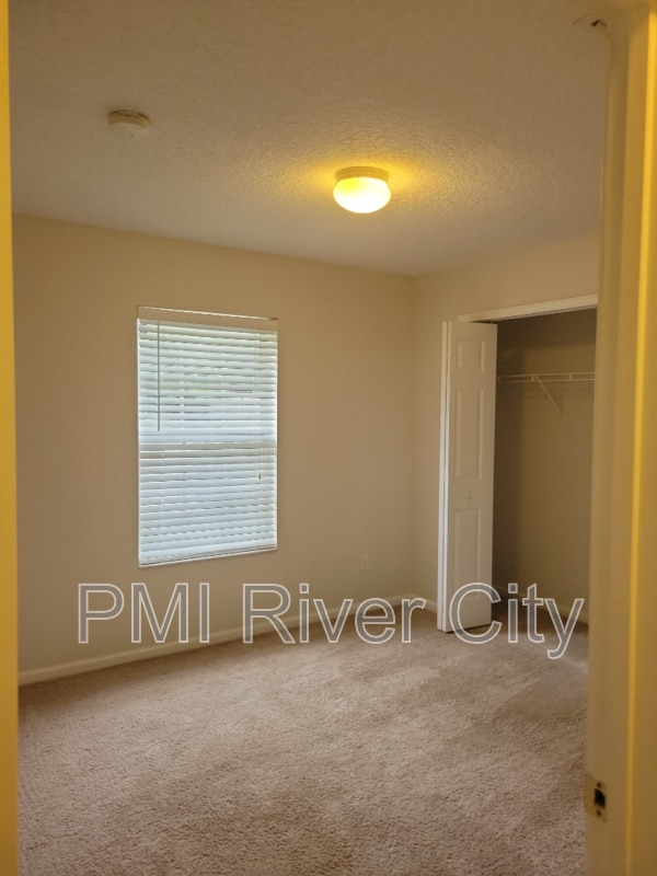 Building Photo - 1390 Old Middleburg Rd N